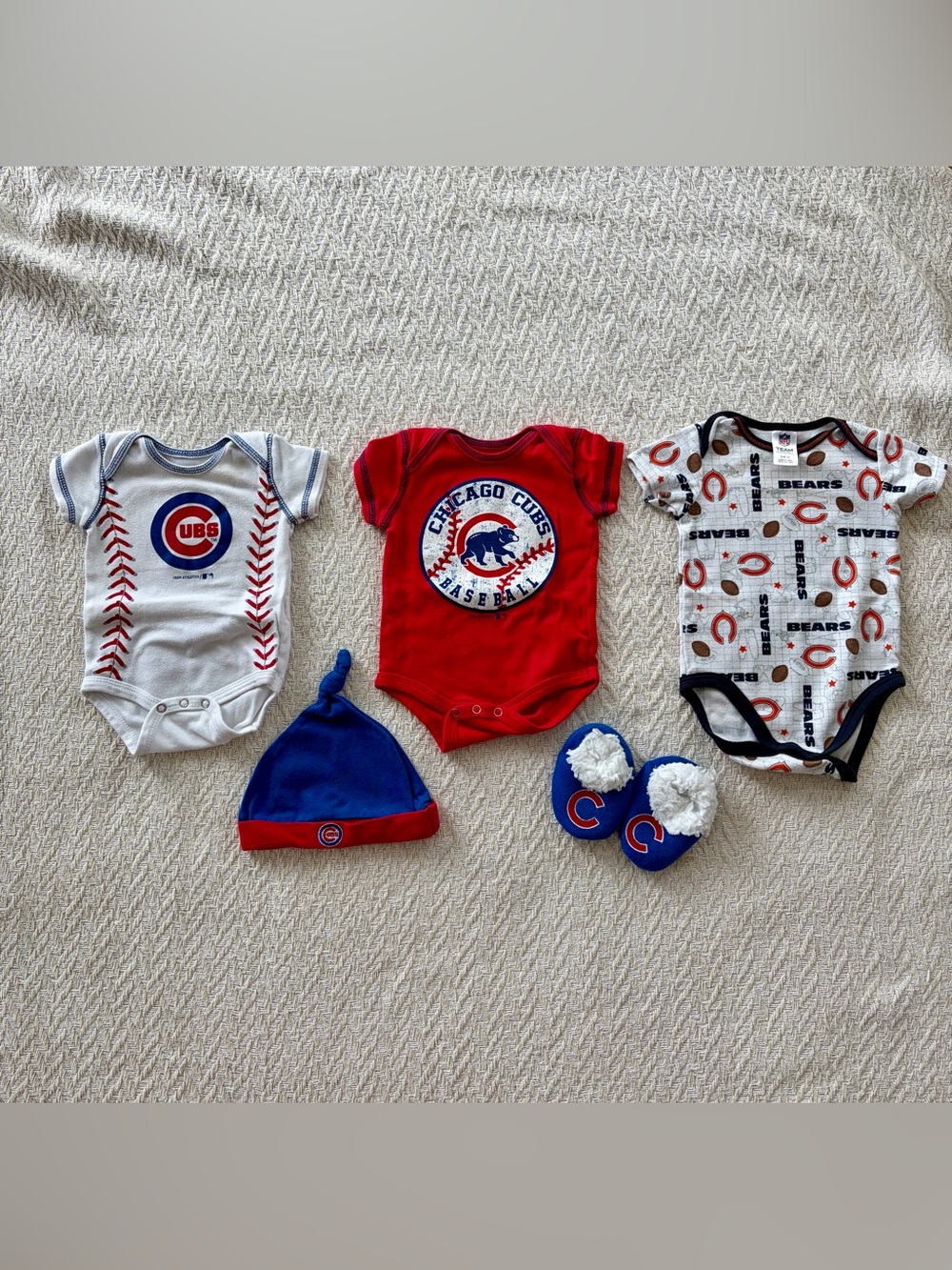 Vintage Chicago Cubs Bears Baby Bundle 0-6M Onesies Hat Slippers